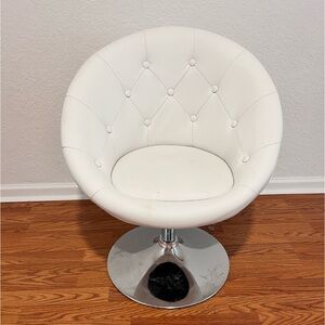 Beautiful adjustable spinning desk chair